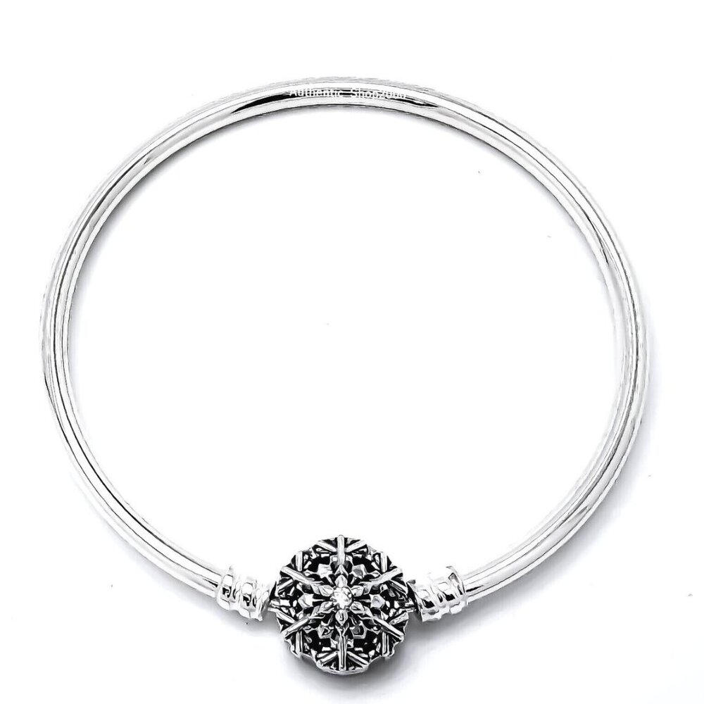 🩵 Pandora 🩵 Moments Sparkling Snowflake Clasp Bangle
